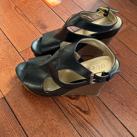 Guess Shoe - Picture 2 of 3